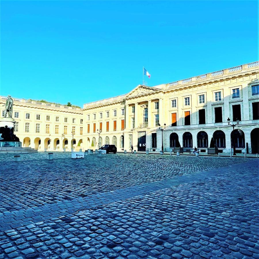 Aux Clefs Des Sacres - Dans Un Hotel Particulier Situe Rue Du Marc - Reims - Hyper Centre Forum Mairie Boulingrin Exterior foto
